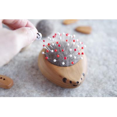 ふるさと納税 高山市 ハリネズミの羊毛ピンクッション【針山】ナチュラル　ミディアムグレー TR3984 |  | 01