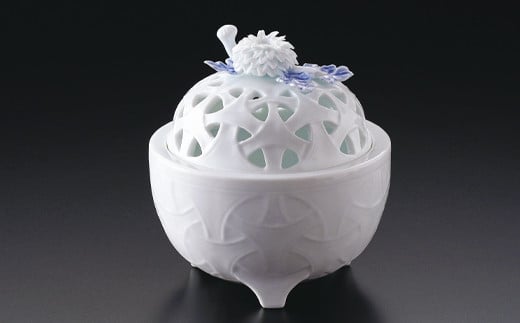 〈平戸窯悦山〉一四代平戸悦山｢菊置きこまつなぎ香炉｣