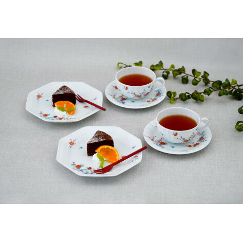 有田焼 色絵花鳥紋 ペア紅茶碗皿・ケーキ皿【深川製磁】食器 器 うつわ 皿 デザート皿 プレート メインプレート ティーカップ カップ＆ソーサー 食器セット 縁起物 贈り物 ギフト A170-24_イ