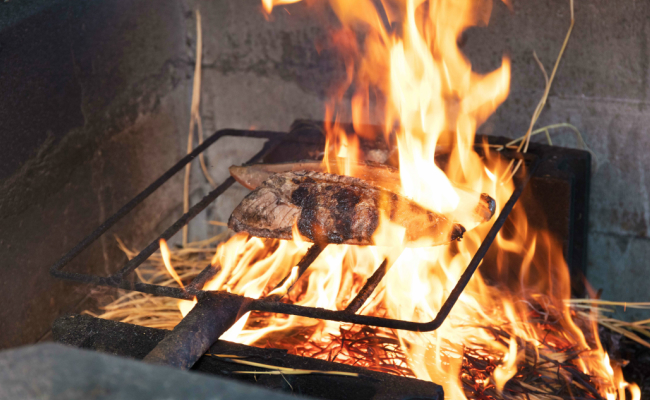 【偶数月６回定期便】厳選かつおの完全わら焼きたたき 1回あたり2節 恋人の聖地グルメ甲子園で５位！ 室戸海洋深層水の塩付き かつおのたたき カツオのたたき 鰹 カツオ たたき 海鮮 冷凍 送料無料 k