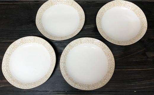 【波佐見焼】粉引き紗綾形地紋彫り 6寸皿 4枚組 取り皿 ケーキ皿 食器【馬徳陶苑】 [YD12]