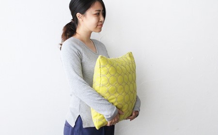 クッション 正方形 1個 45cm イエロー 刺繍 北欧 中身 付き ソファ 家具 インテリア くつろぎ 日用品 秋山木工 mina perhonen エクリュ ミナ ペルホネン タンバリン生地 雑貨