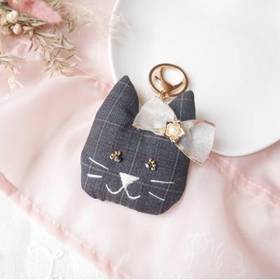 ふるさと納税 岡崎市 【高級スーツ生地使用】大人オシャレなねこのバッグチャーム