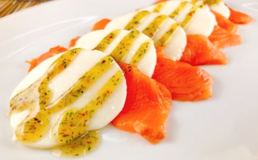 E-09005 スモークサーモンカプレーゼ24～36P(計4.5kg)(小分け真空)