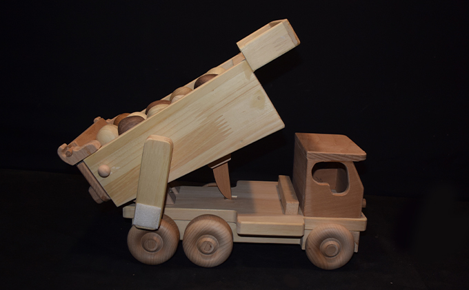 【年末受付限定】ダンプカー おもちゃ 子供 手作り 木のおもちゃ 木製 日本製 孫 小さい子 キッズ 贈り物 誕生日 乗り物 車のおもちゃ