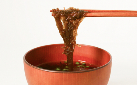新鮮早摘みもずくたっぷり食べるスープと調味料セット【勝連漁業協同組合】