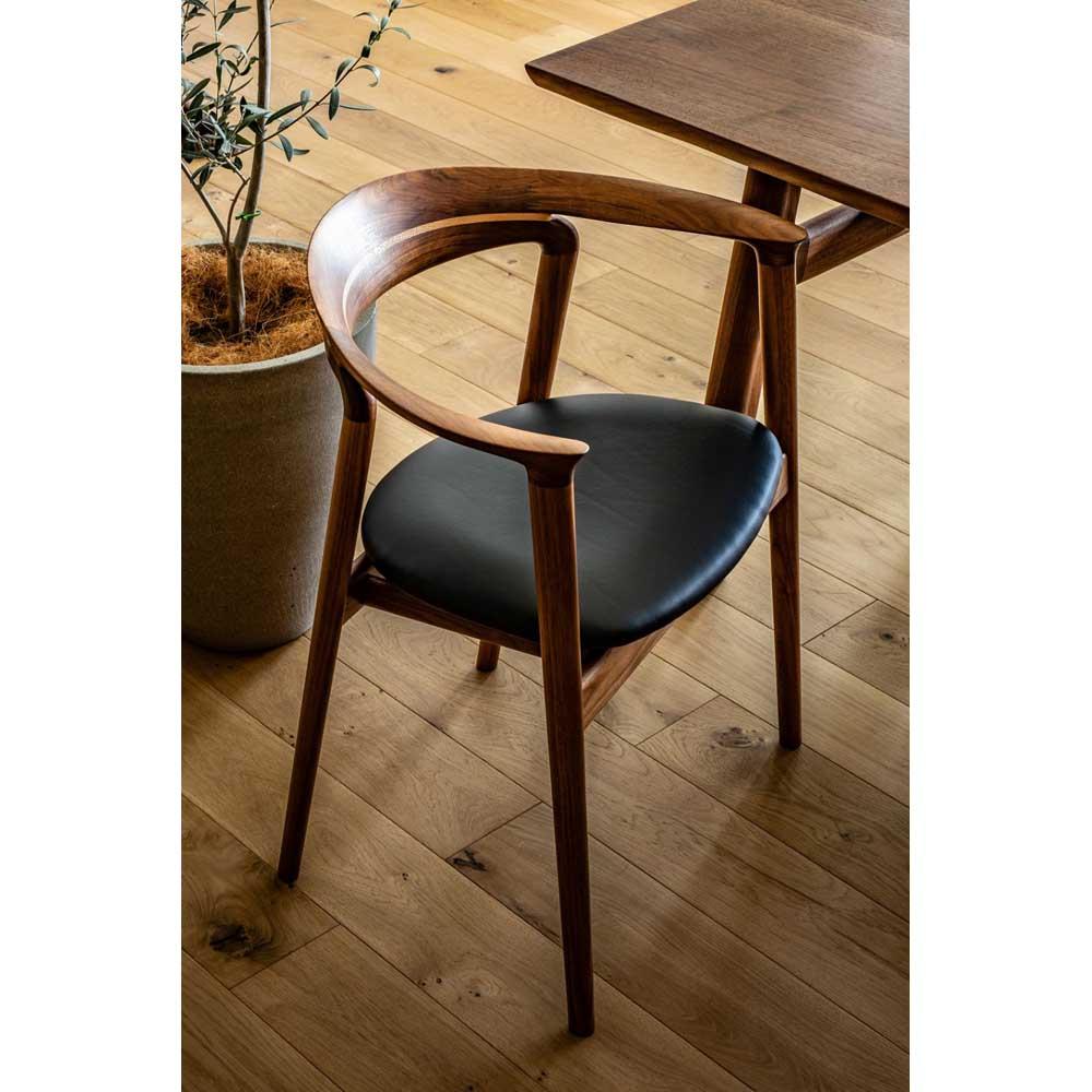 【ふるさと納税】ハヤブサチェア WN／本革ブラックダイニングチェア 飛騨の家具 飛騨家具 木馬舎 AY001