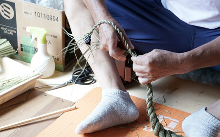 【藁から手作り】しめ縄（中）＜猫ちぐら工房げん＞正月飾り ハンドメイド 新潟県 出雲崎町 しめ縄 しめ縄 しめ縄 しめ縄 しめ縄 しめ縄