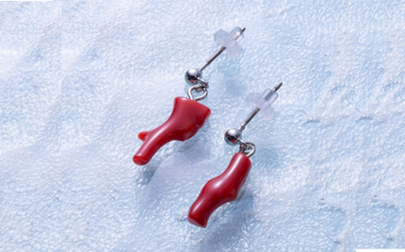 【ケンセン35】血赤 珊瑚枝ピアス / チタン｜室戸 ブランド ピアス