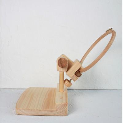 ふるさと納税 猪名川町 刺繍丸枠スタンド(ひのきC+)　丸ハンドル・針休め装備　グリップ2種付属　※丸枠は付属しません |  | 02