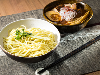 旨味と辛味が絶妙な「激カラ! つけ麺」420g(2食入り)×9個＜計18人前＞ 中太ストレート麺_北海道で人気 ラーメン 細麺 釧路ラーメン 冷蔵 配送時期が選べる 配送 指定 配送日 選べる スピー