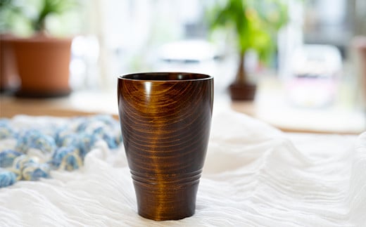 漆こっぷ -曉-弐 （ 赤松 ： 茶 ） ＜ゆうび＞ ／ 拭き漆仕上げ 漆塗り 食器 コップ 漆器 カップ グラス タンブラー 和食器 木製 漆製品 プレゼント ギフト 贈り物 誕生日 自宅用 家庭用 普段使い 自分用 シンプル  おしゃれ お洒落 オシャレ うるしぬり うるし 漆塗 岩手県 八幡平市