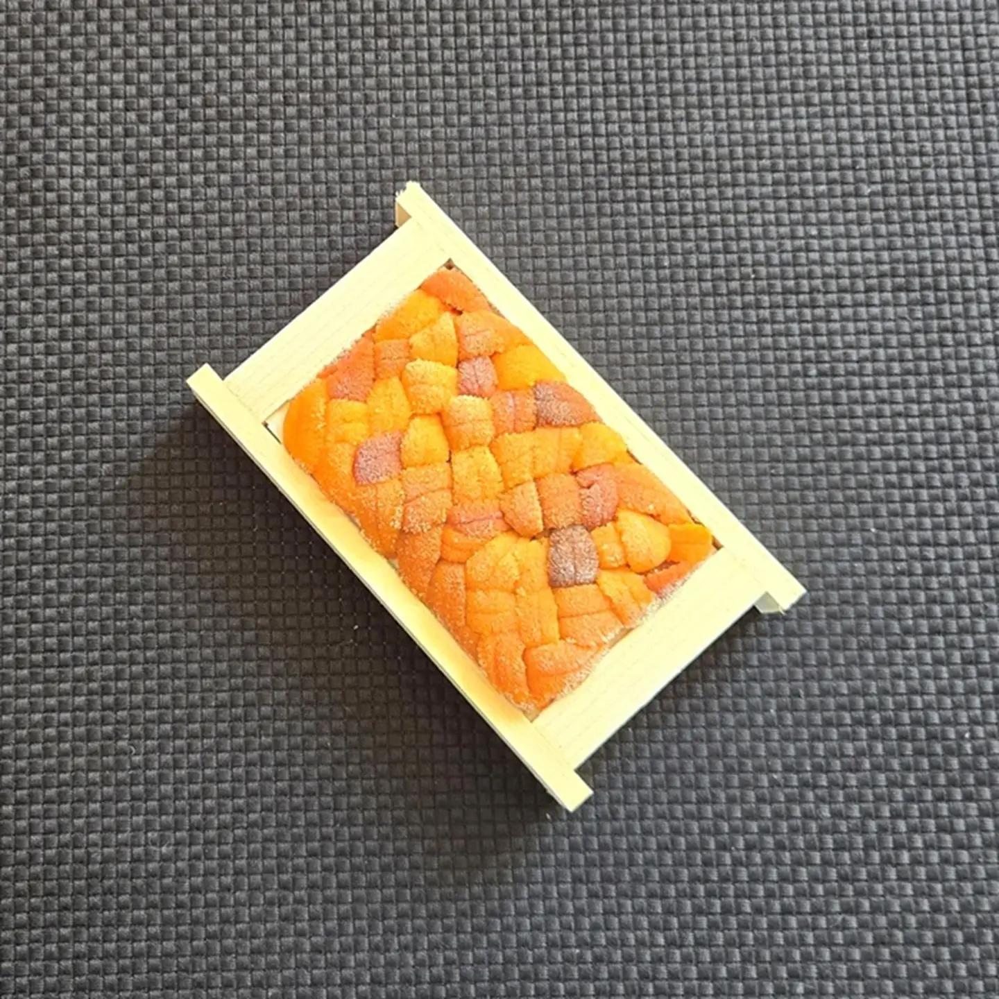 冷凍エゾバフンウニ約60～70g×1折(赤系)・塩銀鮭切り身×10切(個包装)[11月中旬以降発送] B-71031