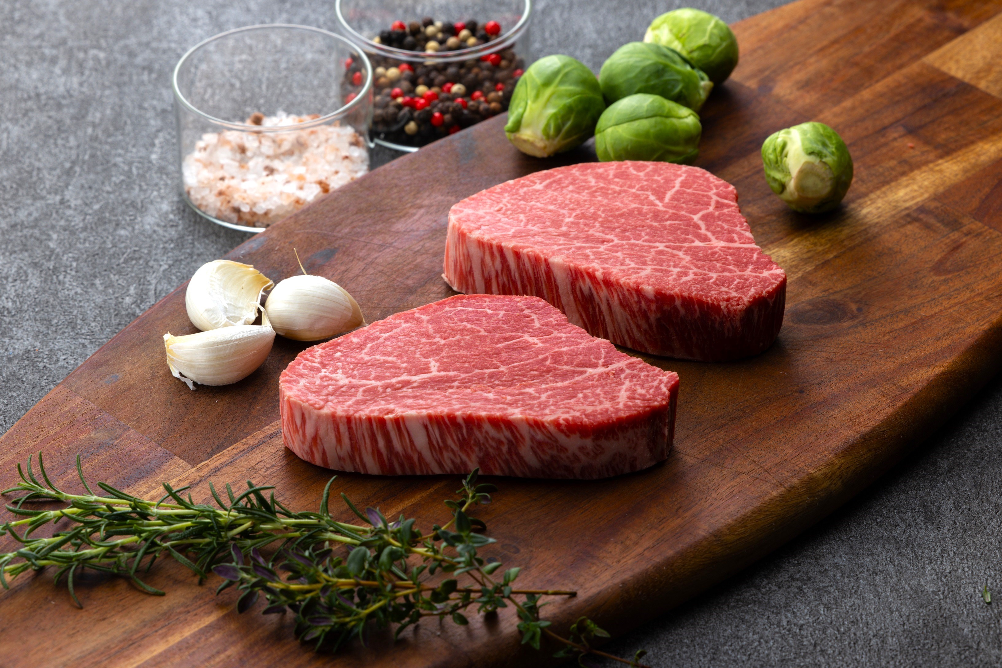 
            鳥取和牛 ヒレステーキ 2枚（計250g）
          