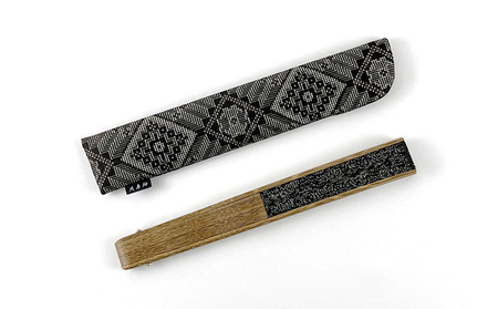 本場奄美大島紬　手織り扇子（泥染め龍郷柄) 鹿児島県 奄美群島 奄美大島 龍郷町 奄美産 大島紬 つむぎ 扇子 龍郷柄 絹織物 伝統工芸 伝統柄 絹100% 手織り 泥染め 興紬工房オリジナル 小物 