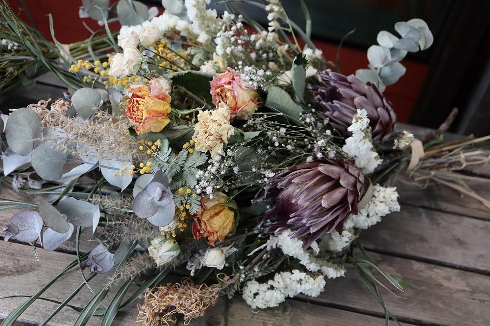 
                  ポンプレネル ドライフラワースワッグ 1個 スワッグ ドライフラワー 花 ブーケ リース インテリア 雑貨 飾り おしゃれ かわいい ナチュラル ギフト プレゼント 贈り物 お祝い 記念日 誕生日 母の日 敬老の日 壁飾り 癒し 空間 装飾 岩手県 盛岡市 東北 岩手 盛岡 有限会社田村フローリスト
                