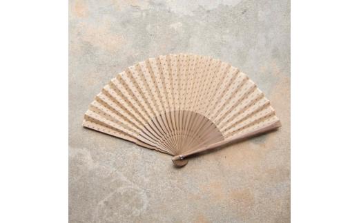 能登上布 扇子 麻織物 手仕事 日本製 和装 小物 着物 浴衣 伝統工芸品 民芸品 和雑貨 和小物 モダン おしゃれ シンプル ナチュラル 日常使い 涼しさ 十字絣 石川 能登 羽咋 能登半島 プレゼント ギフト にも