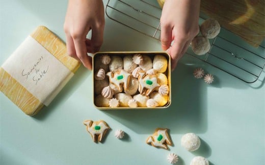 
            らくだ菓子店 サブレ缶
          