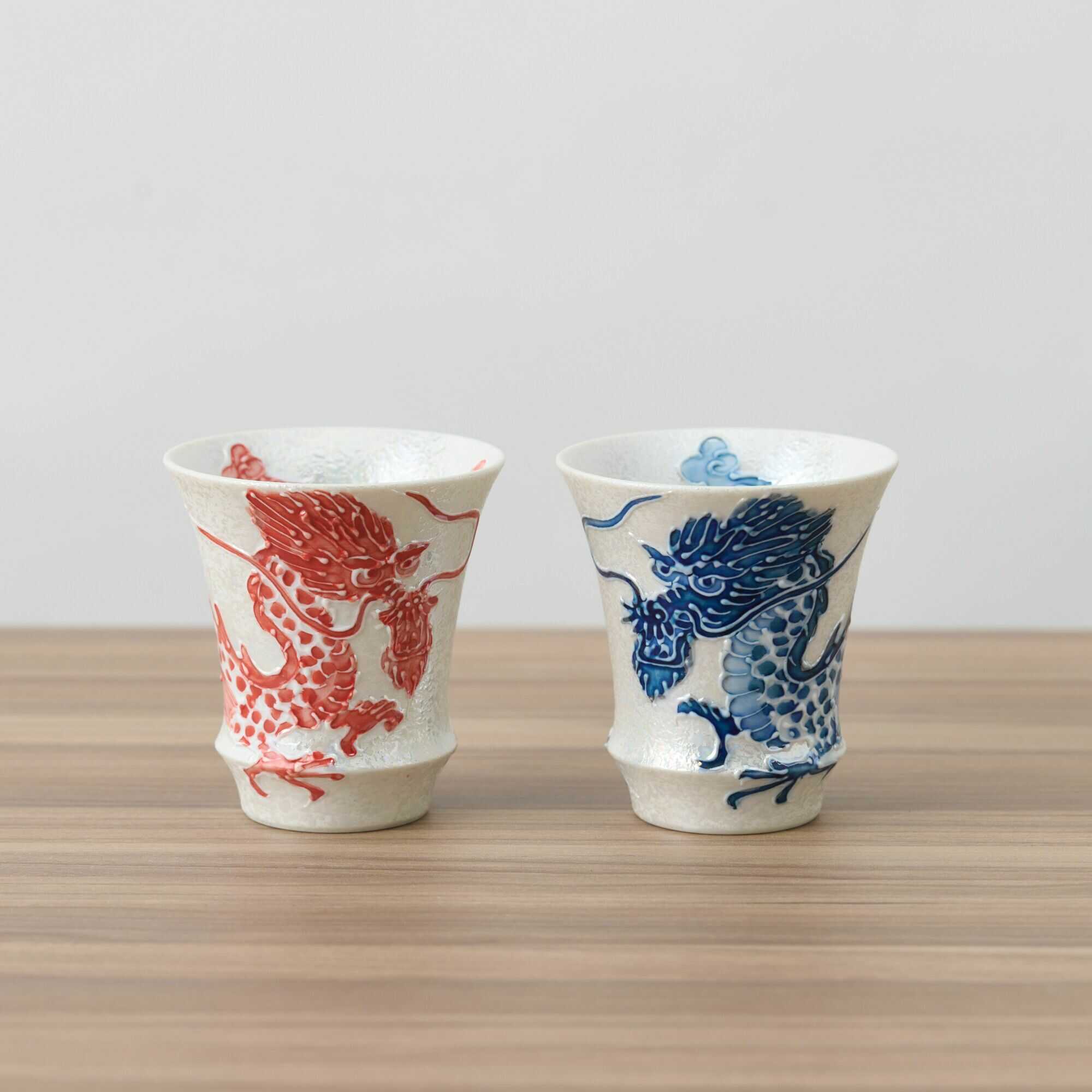 【ふるさと納税】【有田焼】 匠の蔵シリーズSAKE GLASS（水龍火龍セット） / 有田焼 日本酒グラス ペア食器 ギフト / 佐賀県 / 株式会社深海三龍堂 [41APAD033]