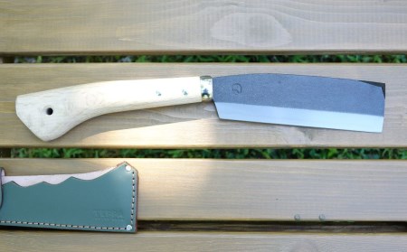 [TEPPA] 焚火鉈 粟 レッド 専用革ケース付 キャンプ用品 アウトドア用品 燕三条製 鉈 枝打ち鉈 薪割り鉈 キャンプ鉈 【031S006】