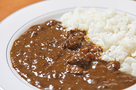 【牛すじカレー】日本海牧場の黒にんにくと牛すじ肉の米粉カレー　3袋（1袋　180ｇ）＜冷凍＞　牛肉 カレー・牛すじカレー・黒にんにく　※レンジで温める時は器にあけてください