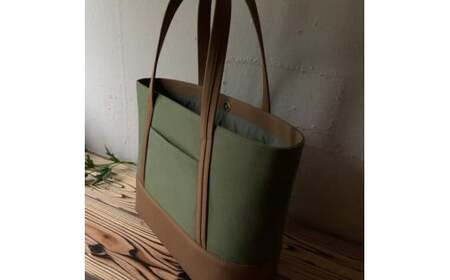 【AKIRAオリジナル】大きなトートバッグ　レディスショルダータイプ　カーキ帆布×茶色帆布（A4対応 大きい 大容量 軽量 軽い 横型 日本製 キャンバス 肩掛け 通勤 通学 上質 カジュアル オシャ