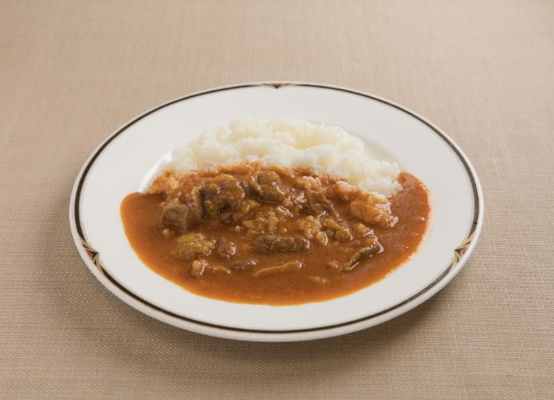 ※「黒田庄ビーフ牛スジカレー」の調理イメージ写真です。