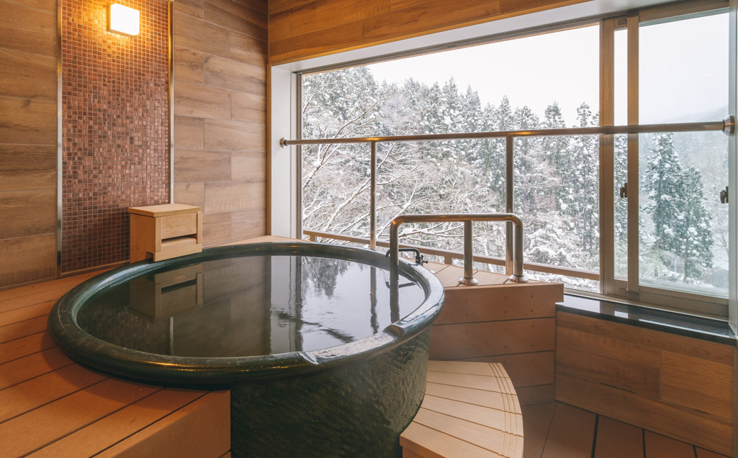 新鉛温泉 結びの宿 愛隣館  ペア宿泊券 お部屋食プラン (花かんむり/温泉露天風呂付客室) 【1195】