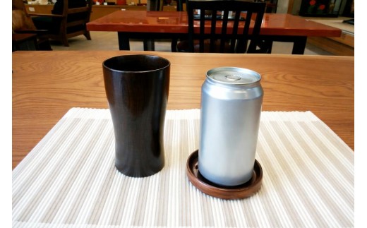 缶ビール350mlが丸ごと入るサイズです。