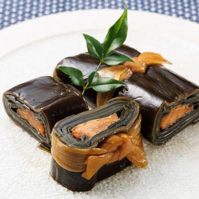 ふるさと納税 釧路町 【毎月定期便】北海道産昆布で鮭を丁寧に巻いた昆布巻き(1本×4袋)全4回 |  | 01