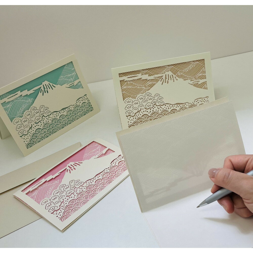 【ふるさと納税】富士山と三保松原を贈る　切り絵レター4色セット（4点入り）□ | クラフトギフト 富士山 雑貨 日用品 御朱印帳 切り絵レターセット 文房具 ヒノキ 静岡 日本文化 デザイン 工芸品 木工品 ギフト おすすめ 送料無料 人気