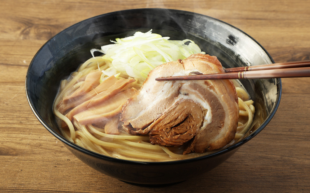 東京食堂の自家製豚骨醤油ラーメンとチャーハンのセット 拉麺 炒飯