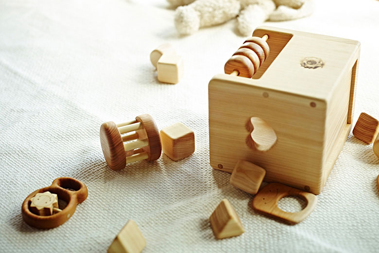 【木のおもちゃ】赤ちゃんの宝石箱(おひさま・箱入り) 名入れ可能