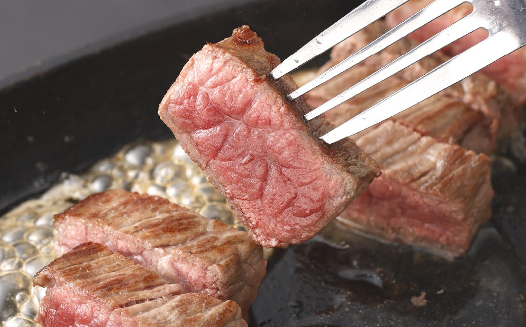 【1ヶ月毎7回定期便】 くまもとあか牛 モモステーキ 計約2.1kg（約300g✕7回） 牛肉 お肉 和牛