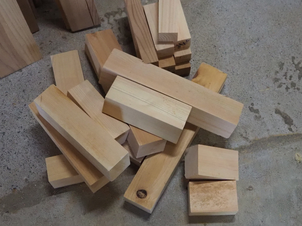 この様な端材からできています