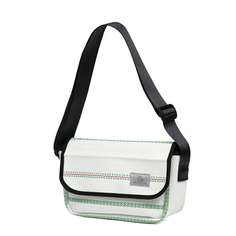 【ふるさと納税】廃棄予定の消防ホースを再利用したショルダーバッグ（ホワイト）　UPCYCLE LAB なら バッグ ショルダーバッグ ショルダー 手提げ 肩掛け かばん カバン 鞄 バック 男性用 女性用 ユニセックス メンズ レディース