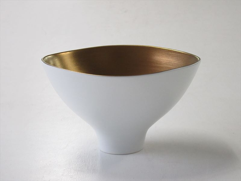 
            ゴールド・三方なぶり鉢 有田焼 【ARITA PORCELAIN LAB(アリタポーセリンラボ) 】食器 器 うつわ 上質 モダン スタイリッシュ ボウル ゴールド 麺鉢 丼 どんぶり 65000円 A65-18
          