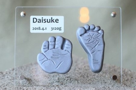 【大栄窯業】誕生記念の手足型瓦！！ 「はじめの一歩」