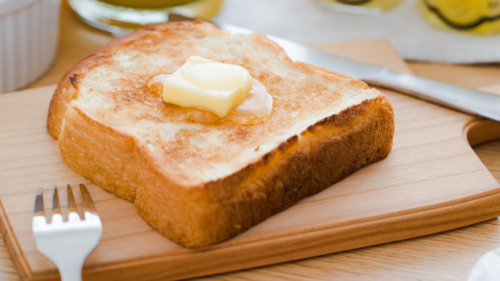 バターと一緒にパンにのせて