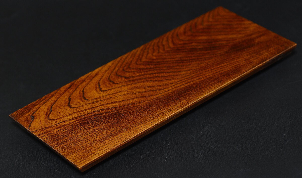 
                  くろえ盛器 栓 ふき漆 80cm×12.5cm
                