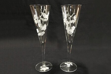 枝垂れ桜のシャンパングラス(2個入)【シャンパン グラス キレイ 上品 優美 桜 お祝い プレゼント 記念日 ギフト ご褒美 オリジナル 日本土産】 K024078