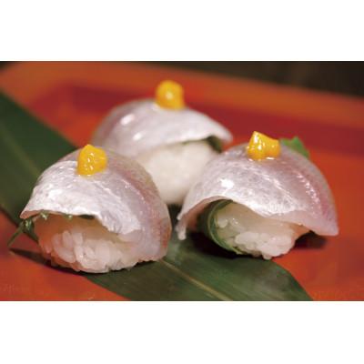 ふるさと納税 小浜市 一番おいしい時に瞬間凍結。大樽5.5分の容量サイズ笹漬け・1kg木箱入り・業務用サイズ |  | 03