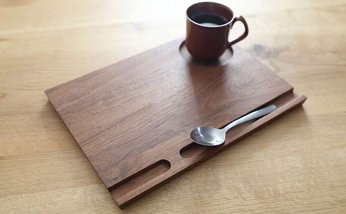 LINDO Multi Tray マルチトレイ キッチン 配膳 用品 グッズ ナチュラル 工房 自然 ウォールナット 無垢材 職人 手作業 箸 カップ スプーン 配置 朝食 ティータイム おやつ 