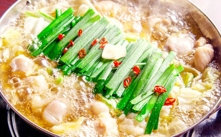 黒毛和牛もつ鍋 6?8人前（醤油ベース）?あご出汁・白濁鶏ガラスープ?＜KRAZY MEAT＞ 那珂川市[GFQ062]