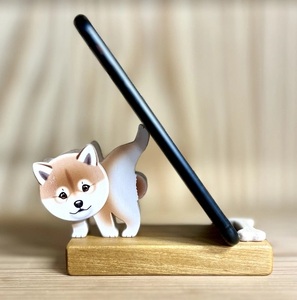 【ふるさと納税】【柴犬】＜犬のスマホスタンド ＞木工品 木工房ゆうむ インテリア グッズ 置物 木製のスマートフォン スタンド オブジェ 雑貨 グッズ 携帯置き 君は放物線を見たか？ トイプードル ポ