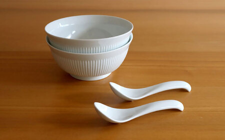 【白山陶器】【2人分の食器】よしず彫6寸めん丼とレンゲ 白磁 4ピースセット[TA141]