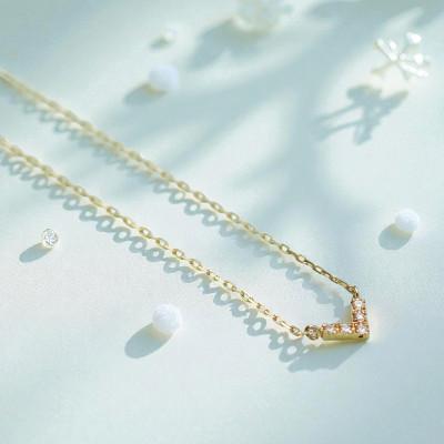 ふるさと納税 大津市 【18金イエローゴールド】人気 V型 ダイヤモンドネックレス 上品な煌めき 上質なデザインジュエリー |  | 03