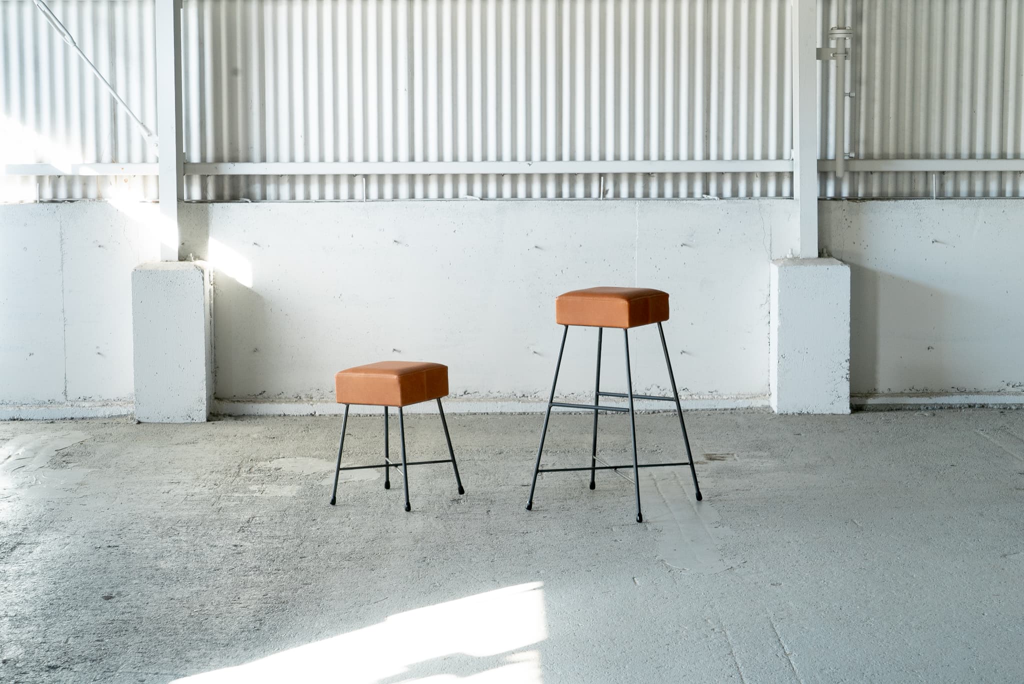 【ふるさと納税】 LOAF STOOL BROWN ≪選べる≫ サイズ スツール 椅子 イス いす 家具 本革 アイアン スチール アンティーク レトロ インテリア モダン シンプル スタイリッシュ 鉄製 SIKAKU 岐阜県 大垣市