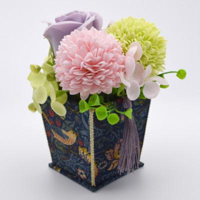 ふるさと納税 いすみ市 カルトナージュ花器の仏花アレンジと写真たて(BEST OF MORRIS) |  | 02
