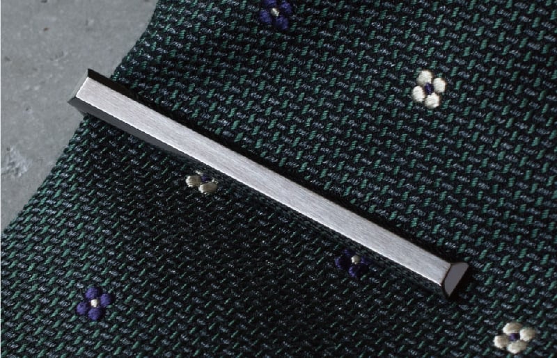 ４面カットネクタイピン ブラックシルバー G2969